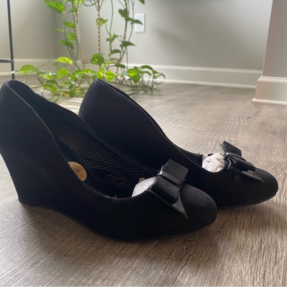 Madeline Stuart Shoes - Madeline Stuart Women Black Wedge Heels Shoes Slip On with Bow Sz 8W (S38)